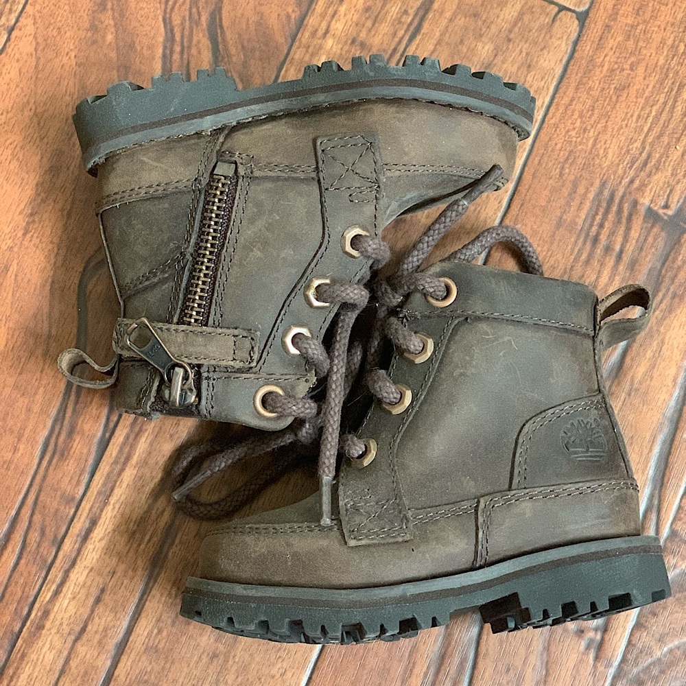 Timberland little boy’s booties size 4.5 NEW